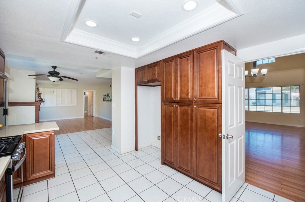 7927 Tapia St, Fontana CA  92336-3816 exterior