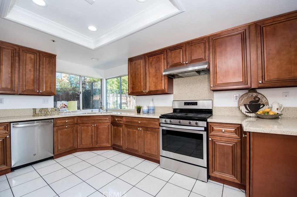 7927 Tapia St, Fontana CA  92336-3816 exterior