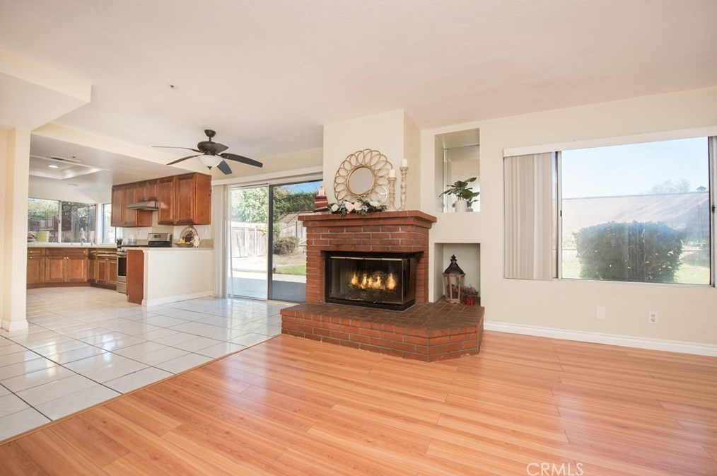 7927 Tapia St, Fontana CA  92336-3816 exterior