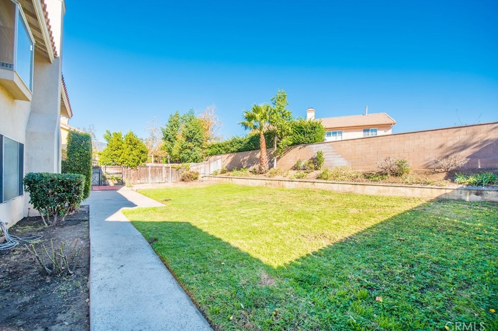 7927 Tapia St, Fontana CA  92336-3816 exterior