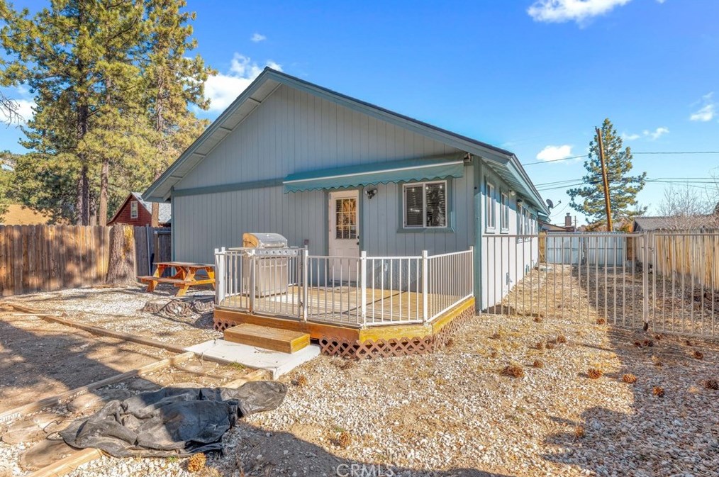 901 Myrtle Ave, Big Bear City CA  92314-9790 exterior