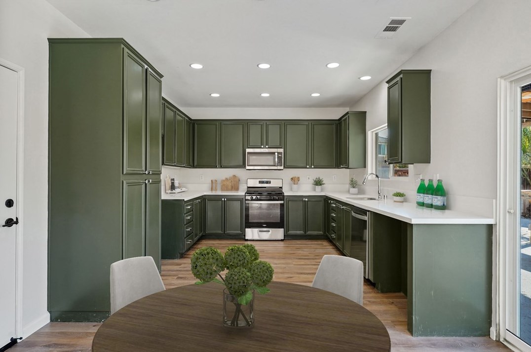 745 Conlon Dr, Hemet CA  92545-1513 exterior