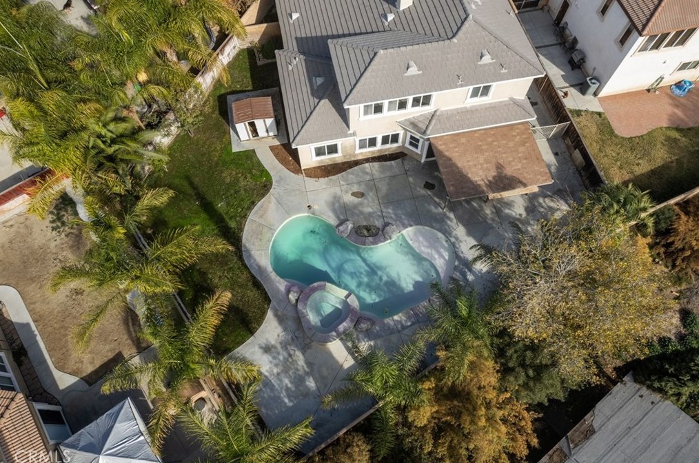 745 Conlon Dr, Hemet CA  92545-1513 exterior