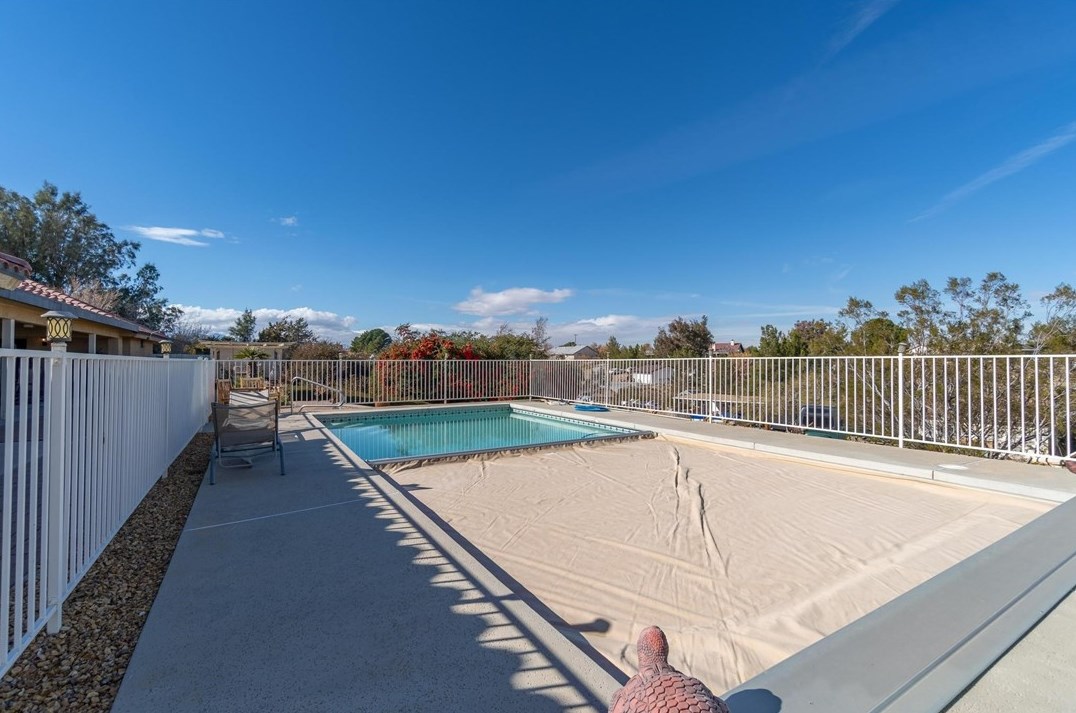 18672 Pacific St, Hesperia CA  92345-5531 exterior