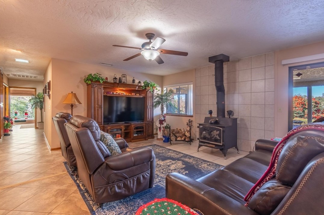 18672 Pacific St, Hesperia CA  92345-5531 exterior