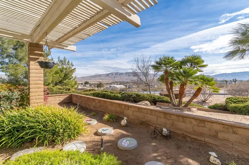 18672 Pacific St, Hesperia CA  92345-5531 exterior