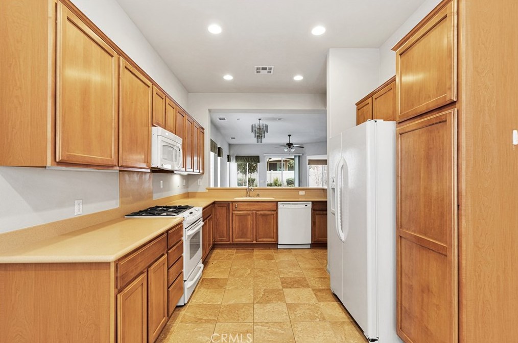 10065 Wilmington Ln, Apple Valley CA  92308-3361 exterior