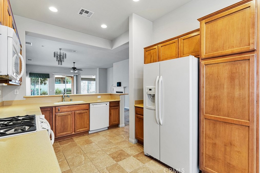 10065 Wilmington Ln, Apple Valley CA  92308-3361 exterior