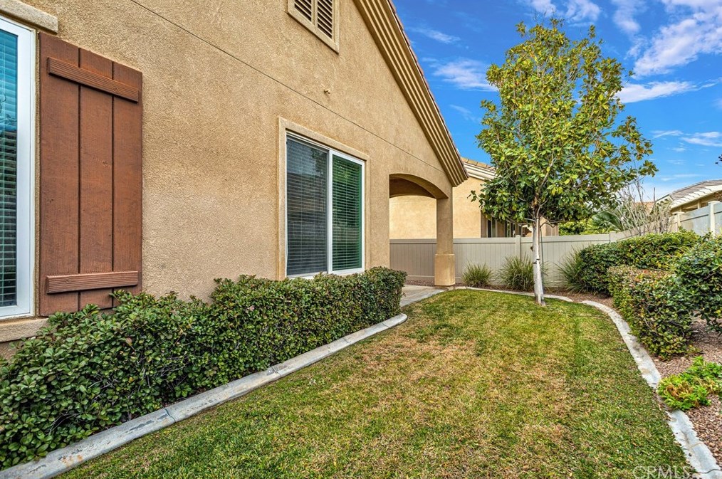 10065 Wilmington Ln, Apple Valley CA  92308-3361 exterior