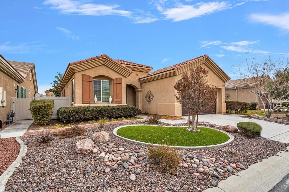 10065 Wilmington Ln, Apple Valley CA  92308-3361 exterior