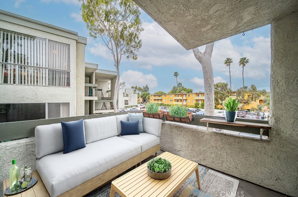 4900 Overland Ave, Los Angeles CA  90230-4289 exterior