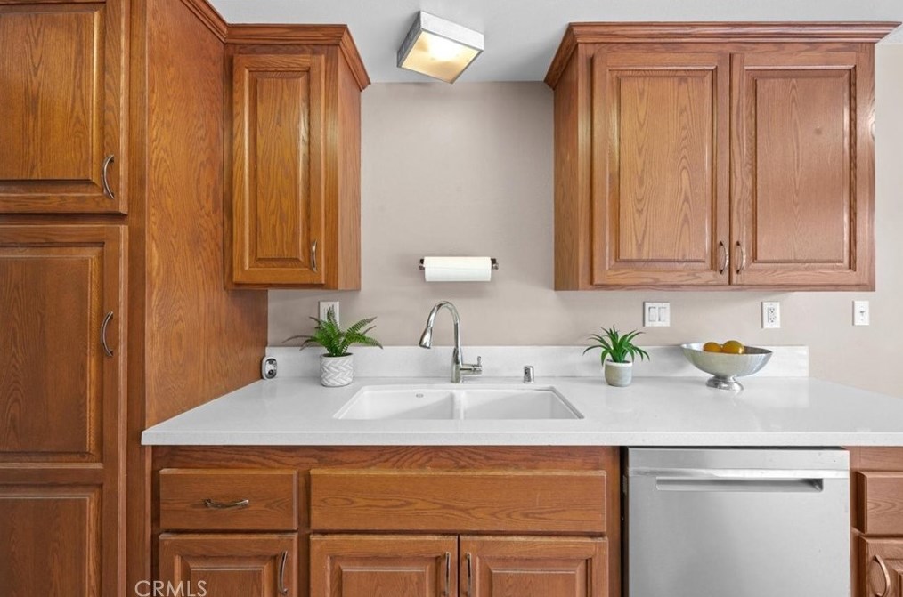 3194 Falcon St, Pomona CA  91767-1006 exterior