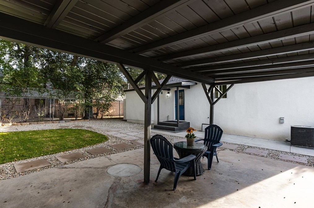 2485 Grandeur Ave, Altadena CA  91001-5548 exterior