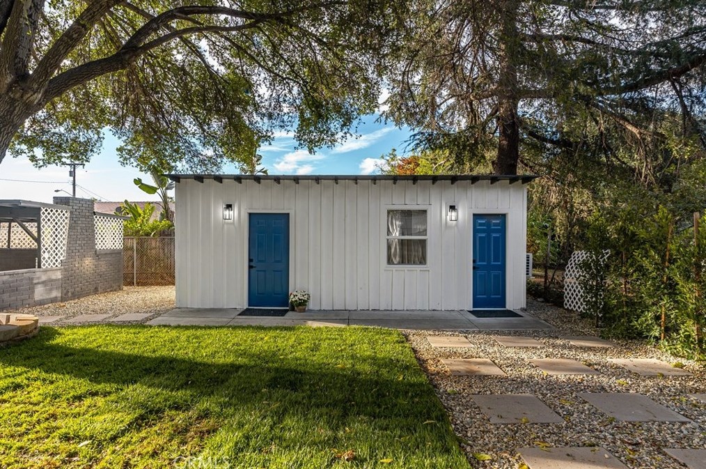 2485 Grandeur Ave, Altadena CA  91001-5548 exterior