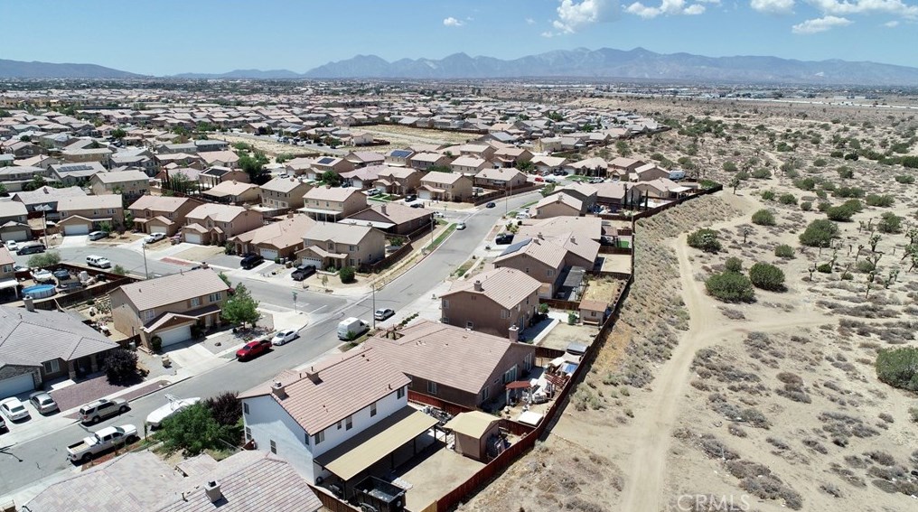 13216 Long Meadow St, Hesperia CA  92344-9266 exterior