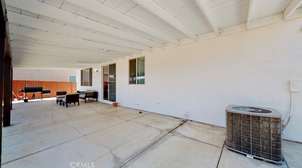 13216 Long Meadow St, Hesperia CA  92344-9266 exterior