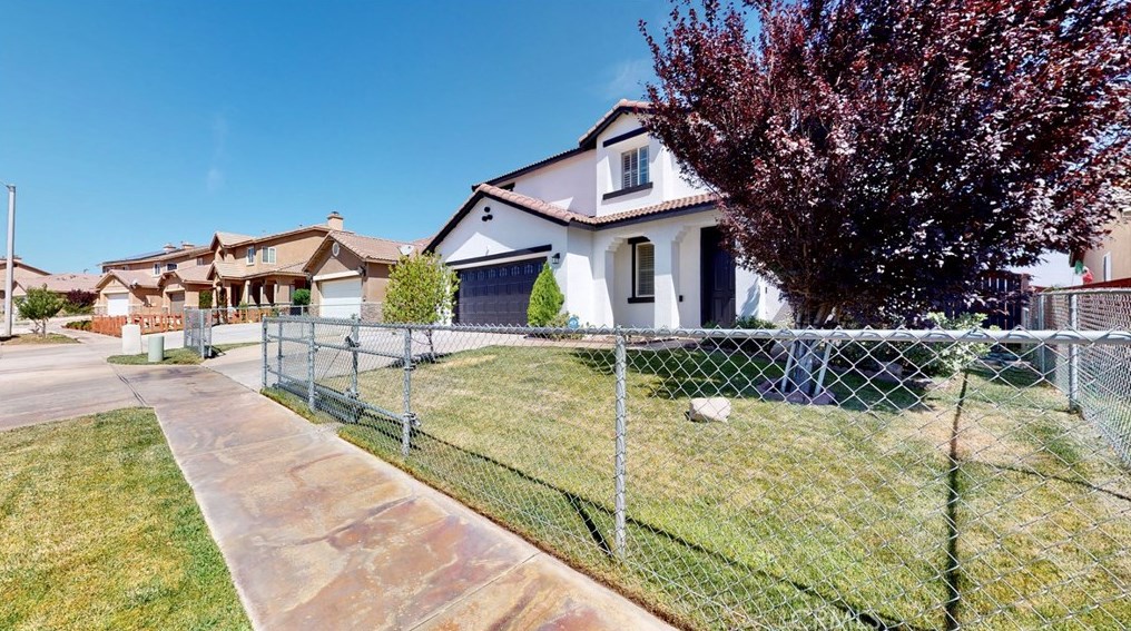 13216 Long Meadow St, Hesperia CA  92344-9266 exterior