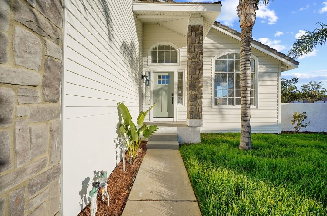 22463 Shore View Ct, Wildomar CA  92595-8324 exterior