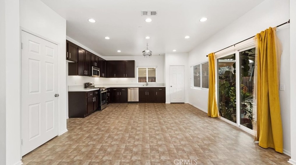 36033 Stableford Ct, Beaumont CA  92223-8135 exterior