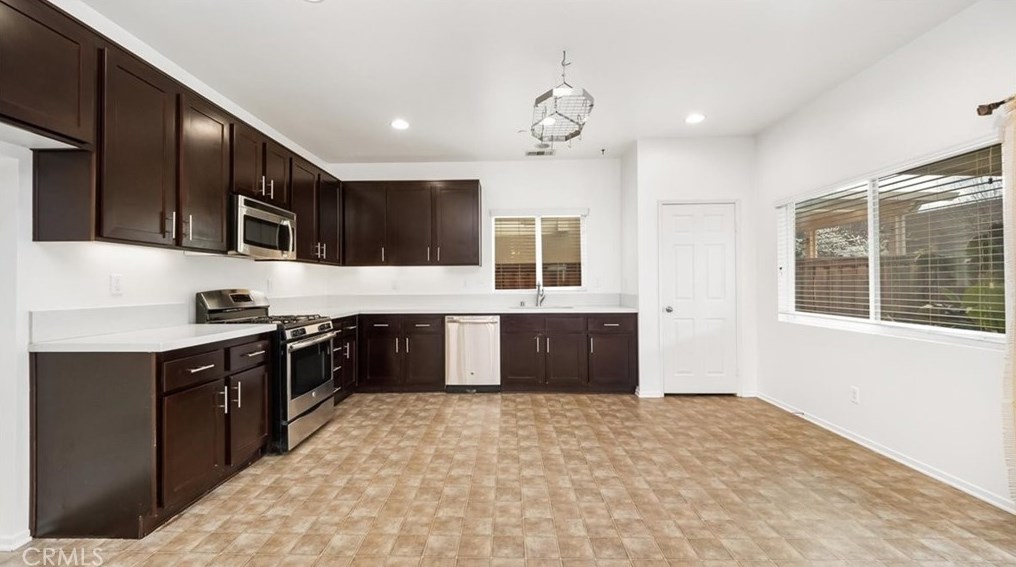 36033 Stableford Ct, Beaumont CA  92223-8135 exterior