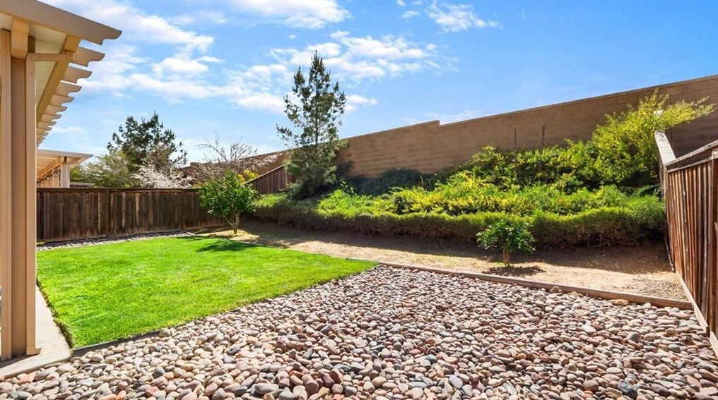 36033 Stableford Ct, Beaumont CA  92223-8135 exterior