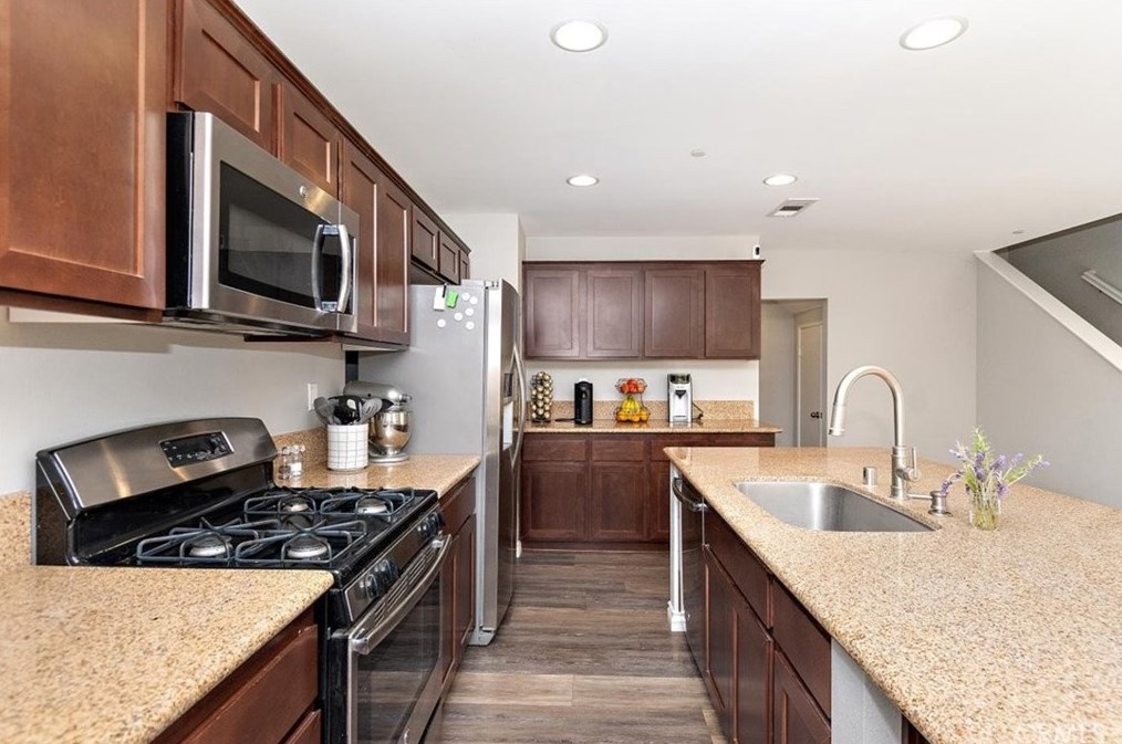 1441 Silverberry Ln, Beaumont CA  92223-1437 exterior