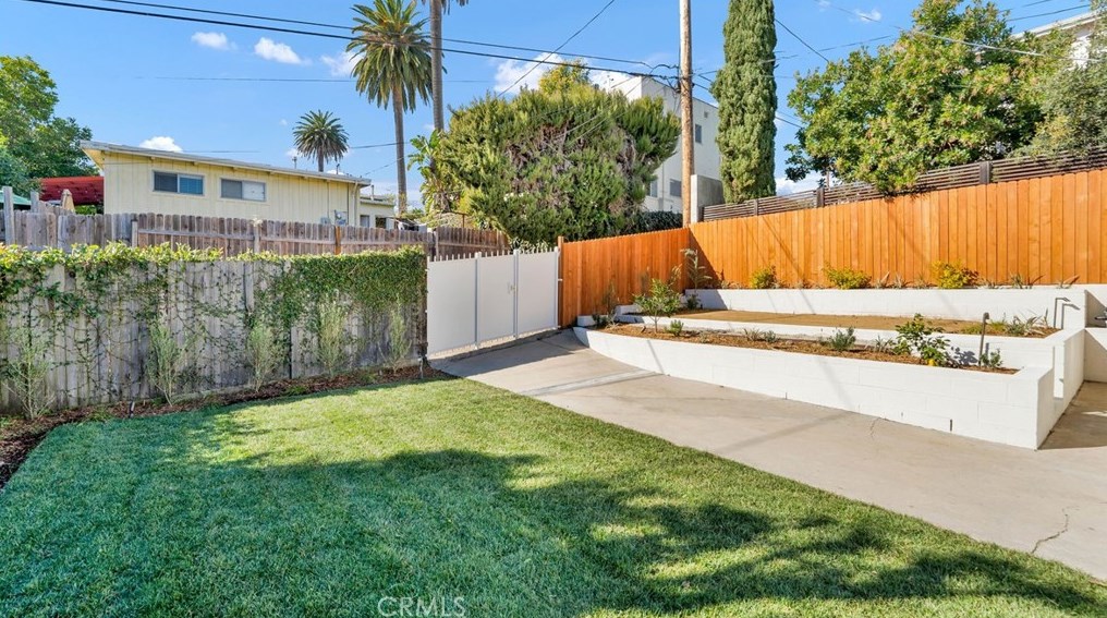 3715 Colonial Ave, Los Angeles CA  90066-3623 exterior