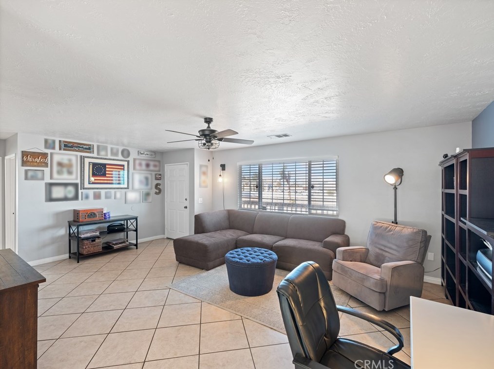 11851 Peach Ave, Hesperia CA  92345-4952 exterior