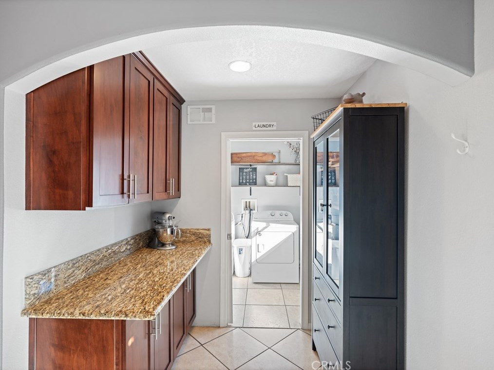 11851 Peach Ave, Hesperia CA  92345-4952 exterior