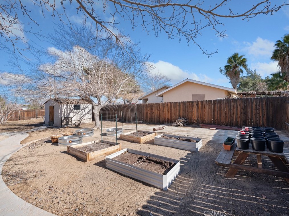 11851 Peach Ave, Hesperia CA  92345-4952 exterior
