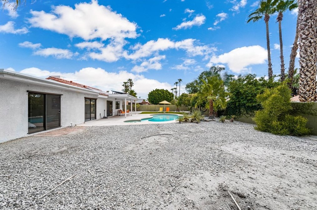 803 El Conquistador, Palm Springs CA  92262-3246 exterior