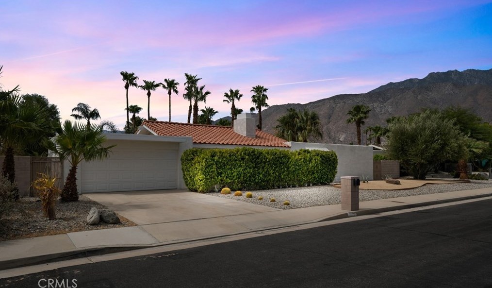 803 El Conquistador, Palm Springs CA  92262-3246 exterior