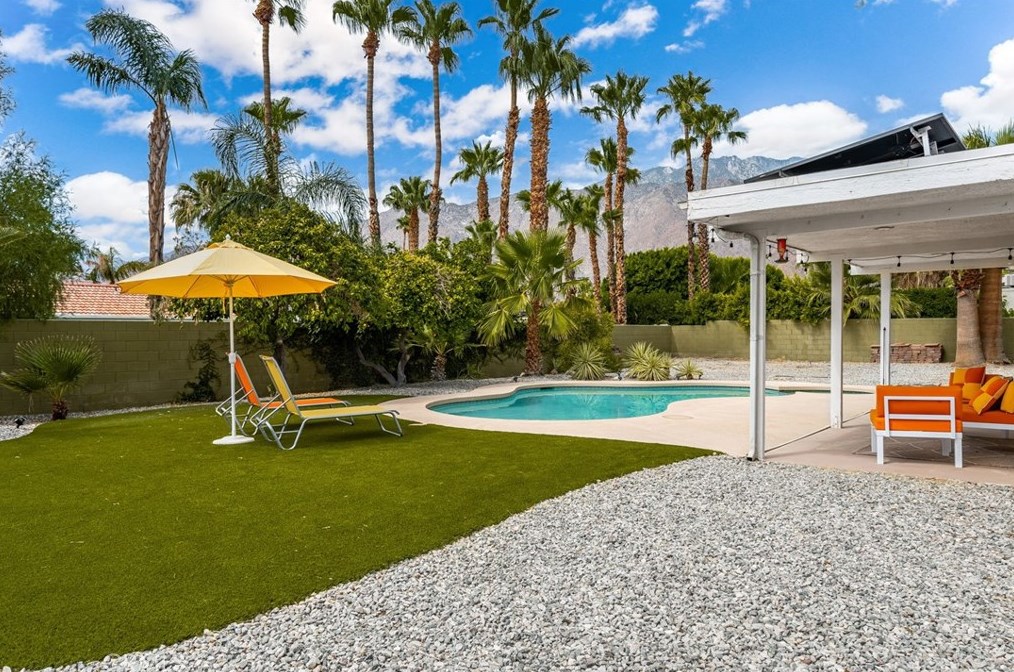 803 El Conquistador, Palm Springs CA  92262-3246 exterior