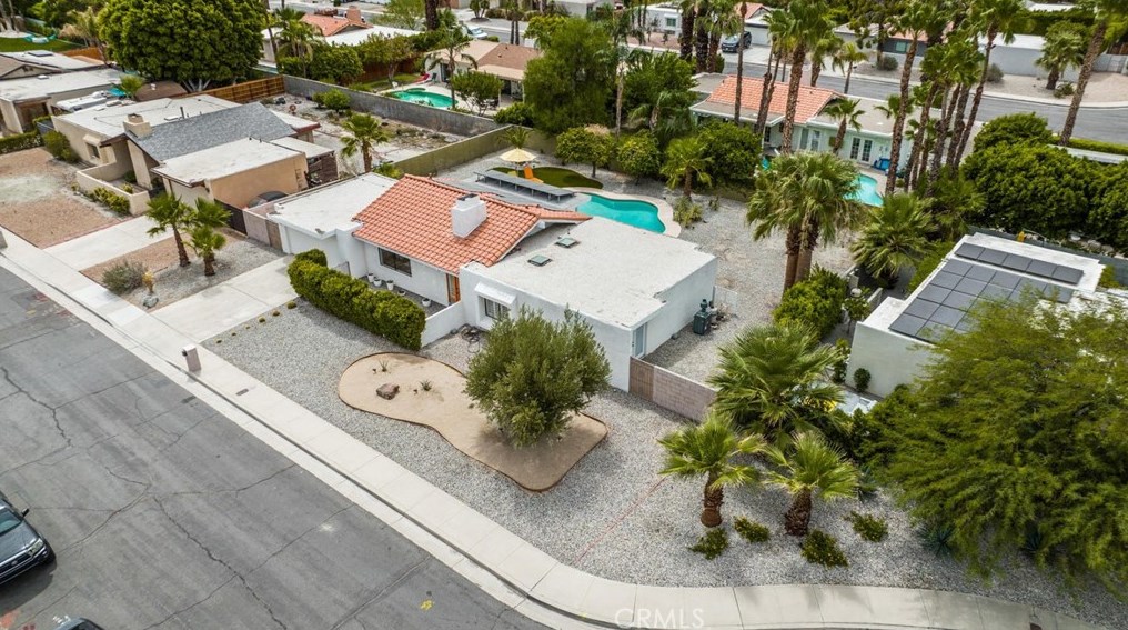 803 El Conquistador, Palm Springs CA  92262-3246 exterior