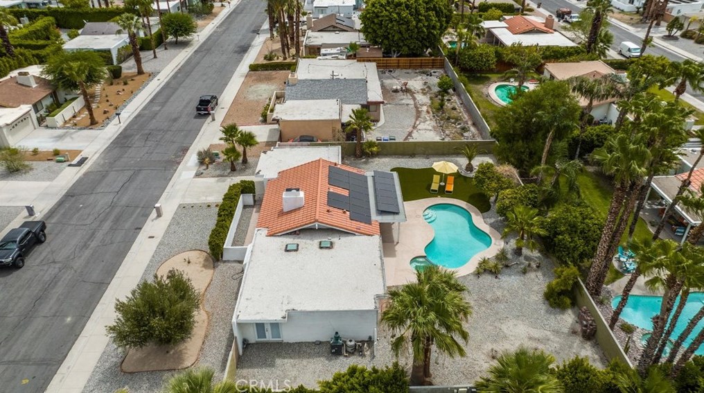 803 El Conquistador, Palm Springs CA  92262-3246 exterior