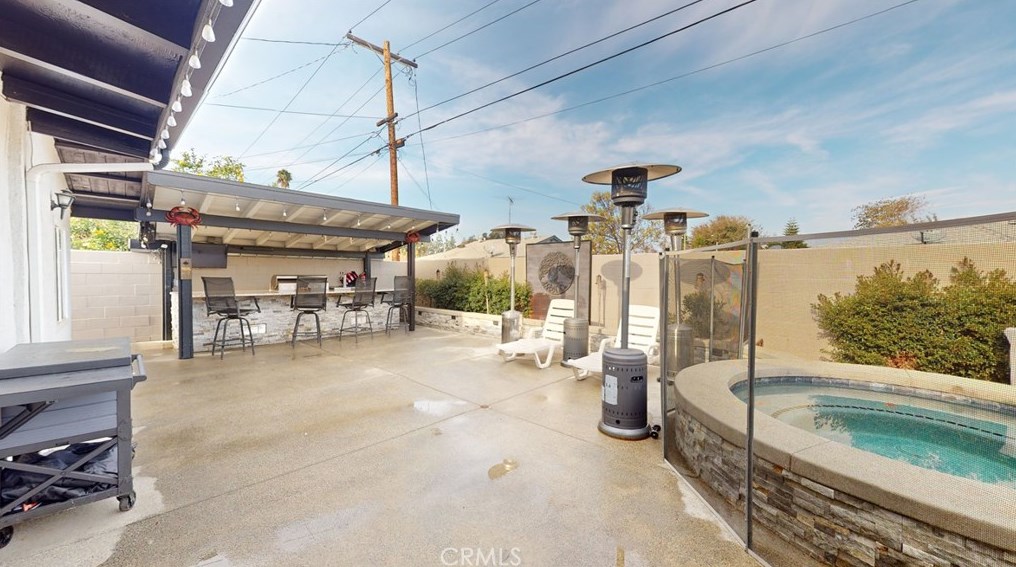 10039 Primrose Dr, Riverside CA  92503-4277 exterior