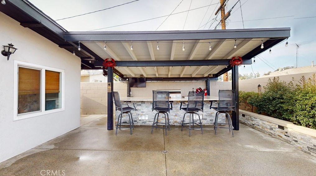10039 Primrose Dr, Riverside CA  92503-4277 exterior