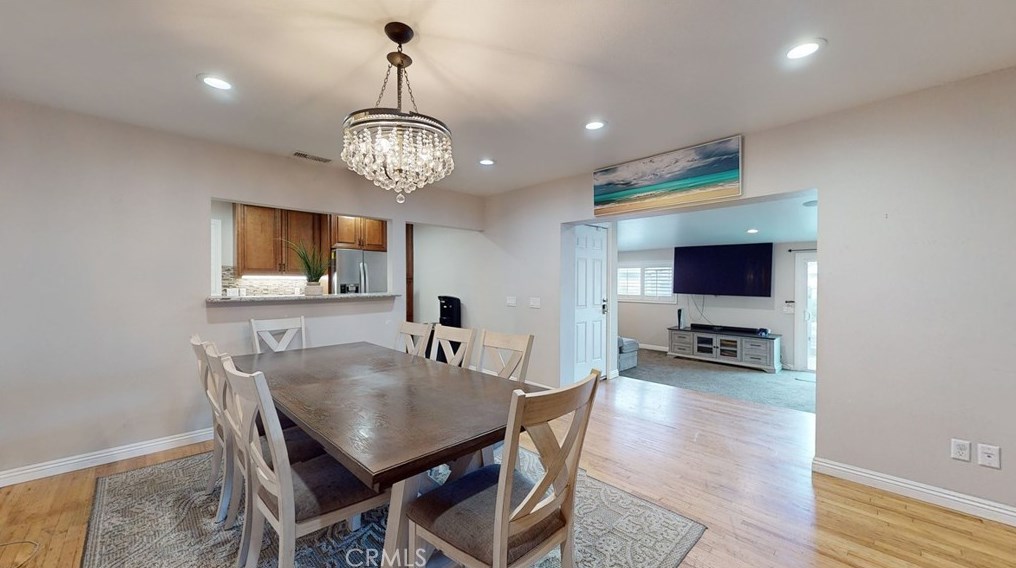 10039 Primrose Dr, Riverside CA  92503-4277 exterior