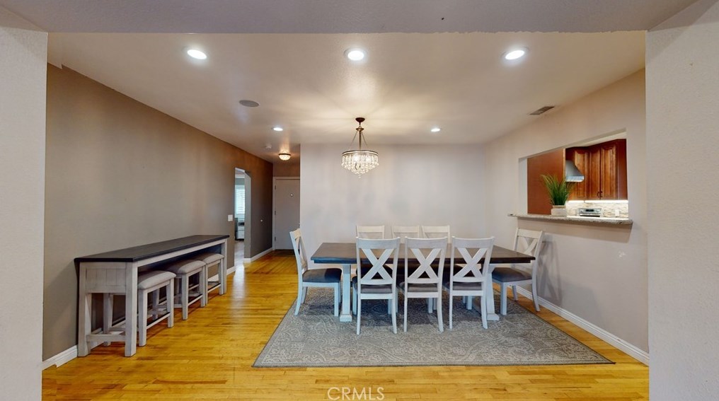 10039 Primrose Dr, Riverside CA  92503-4277 exterior