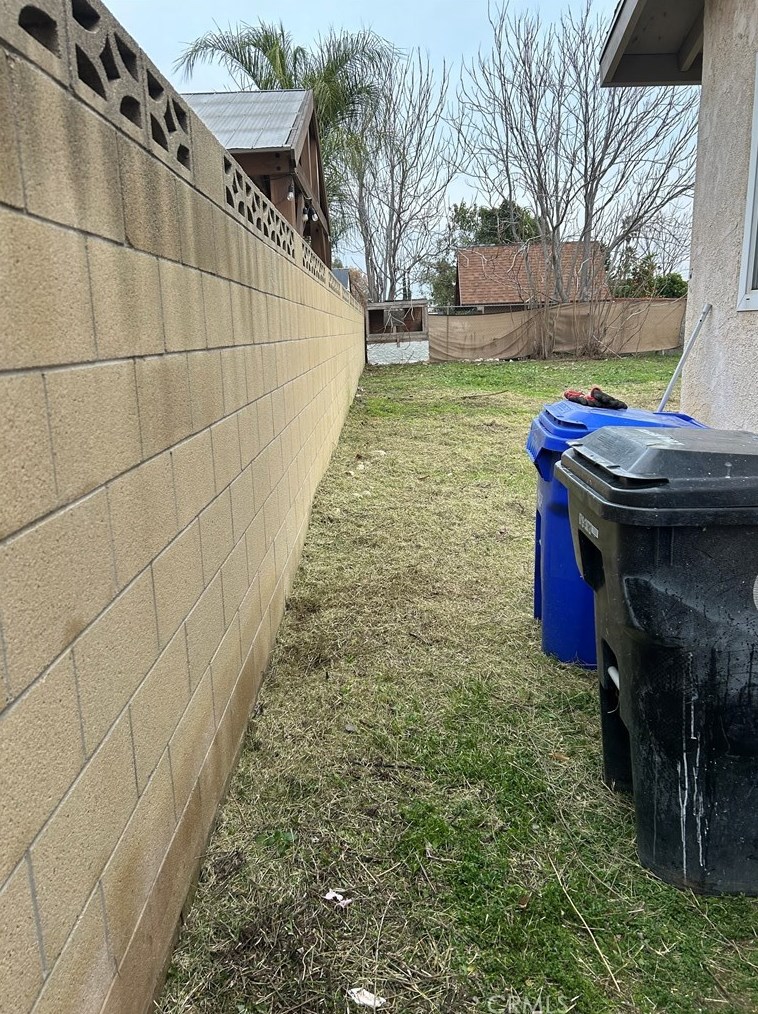 9817 Blanchard Ave, Fontana CA  92335-5815 exterior