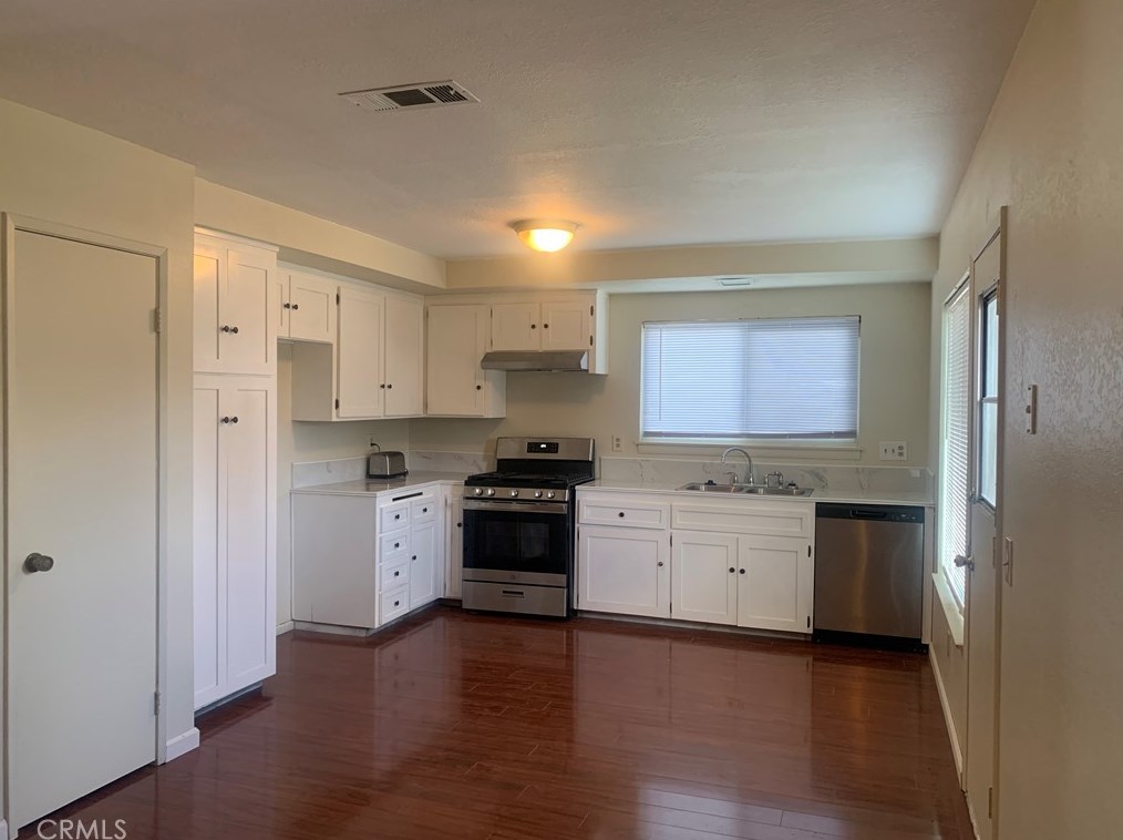 9817 Blanchard Ave, Fontana CA  92335-5815 exterior