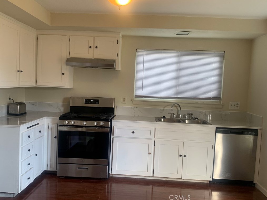 9817 Blanchard Ave, Fontana CA  92335-5815 exterior