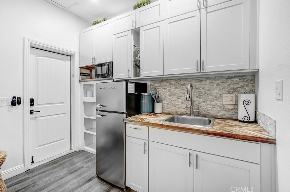 9732 Belmont Dr, Riverside CA  92503-4215 exterior