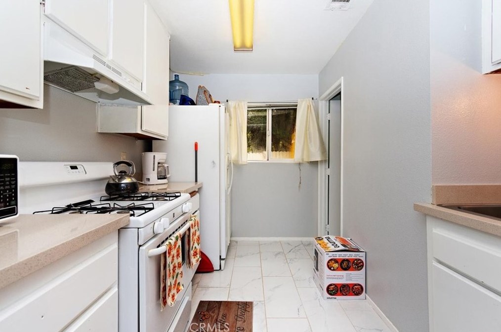 1375 Michigan Ave, Beaumont CA  92223-1726 exterior