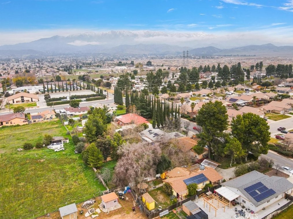 1375 Michigan Ave, Beaumont CA  92223-1726 exterior