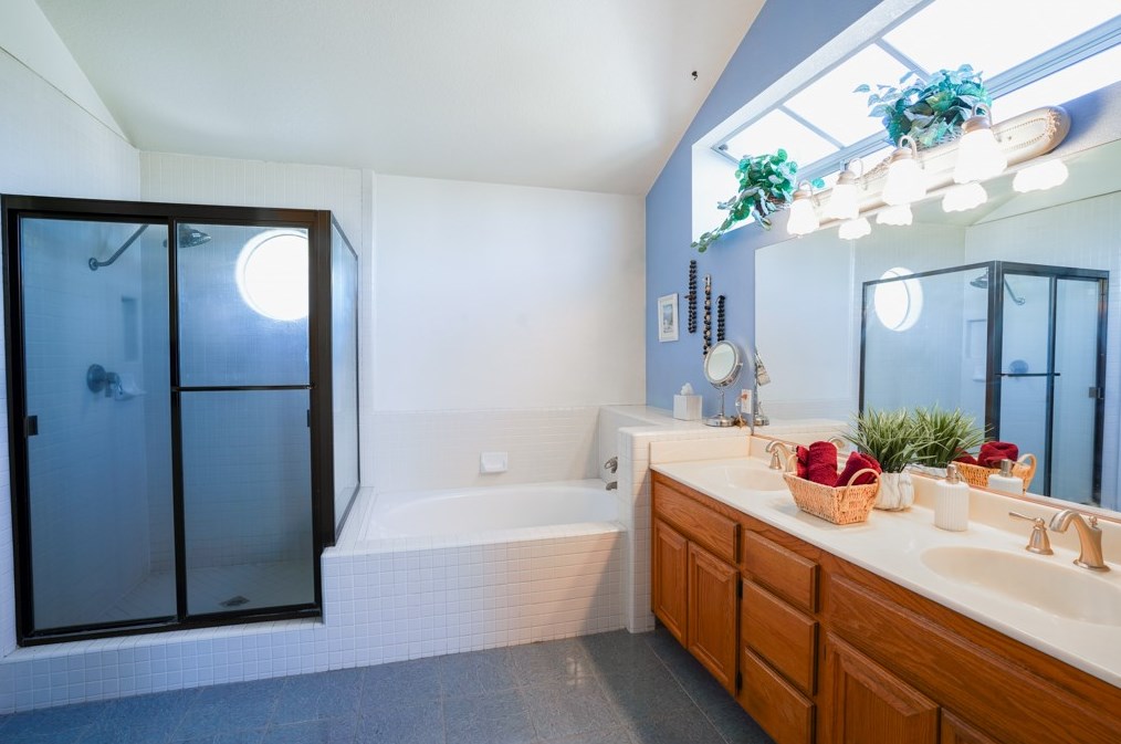 11645 Allwood Dr, Riverside CA  92503-0821 exterior