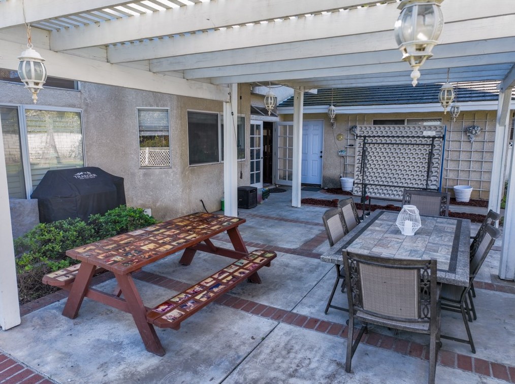 11645 Allwood Dr, Riverside CA  92503-0821 exterior