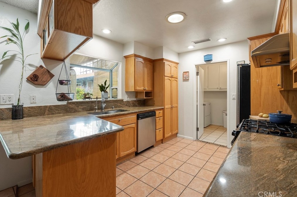 560 I St, Ontario, CA 91762-2310