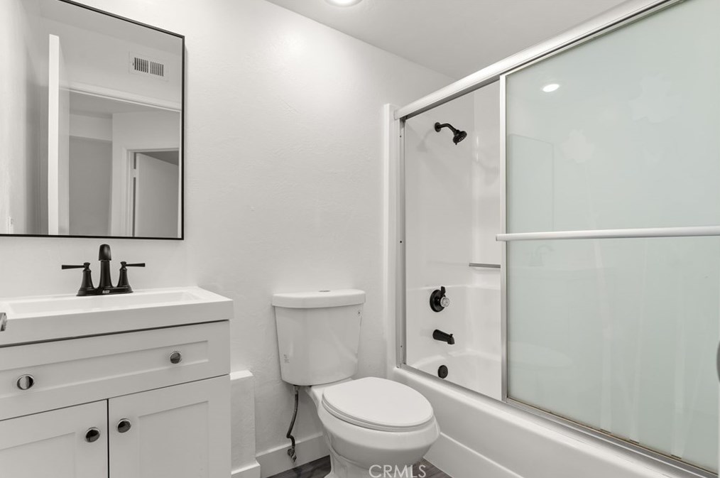 6172 Darcee Dr, Riverside CA  92509-6273 exterior