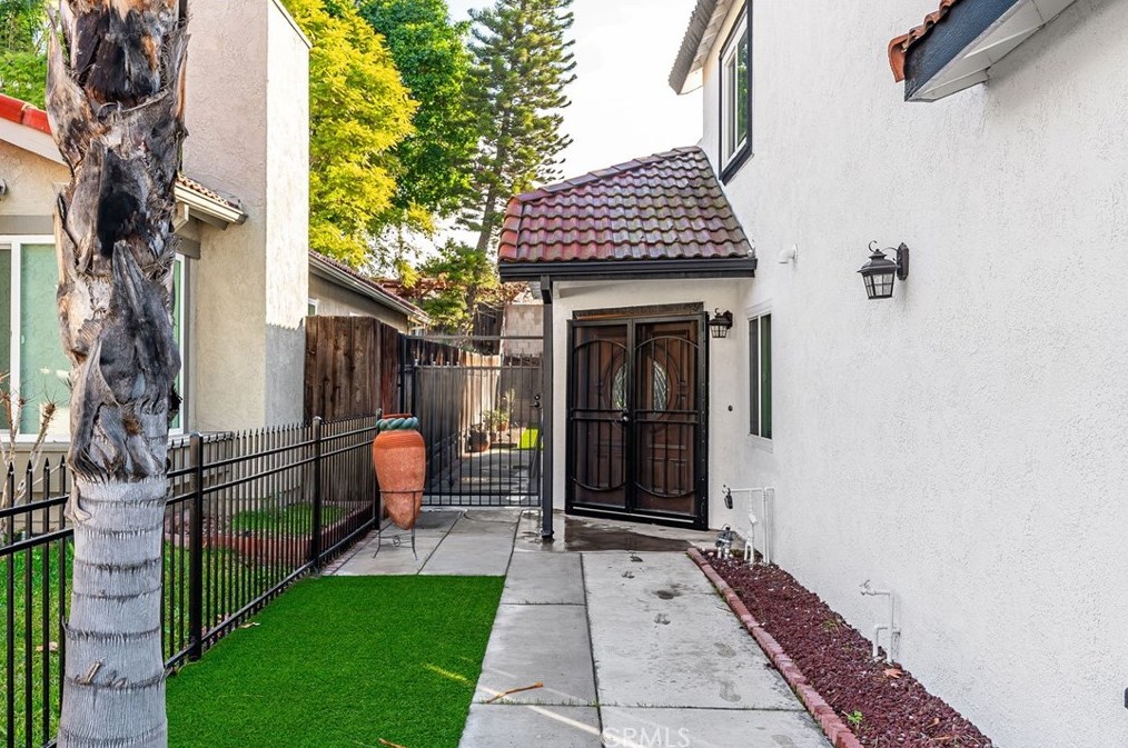 6172 Darcee Dr, Riverside CA  92509-6273 exterior